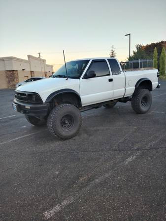 2001 Chevy S10 extended cab pickup 4x4 - $4,20063624422322561120