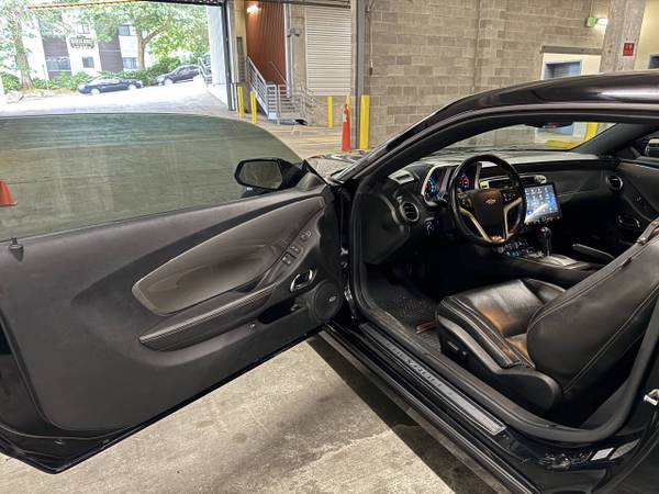 BLACK ON BLACK LEATHER LOADED CAMARO SS V-8 LOW MILES - $20,995 (SEATTLE)63469735458305124