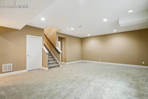 $560,000 / 5br - 2975ft2 - Mountain View Main Level Ranch Discovery Canyon (Colorado Springs)63686763770627124