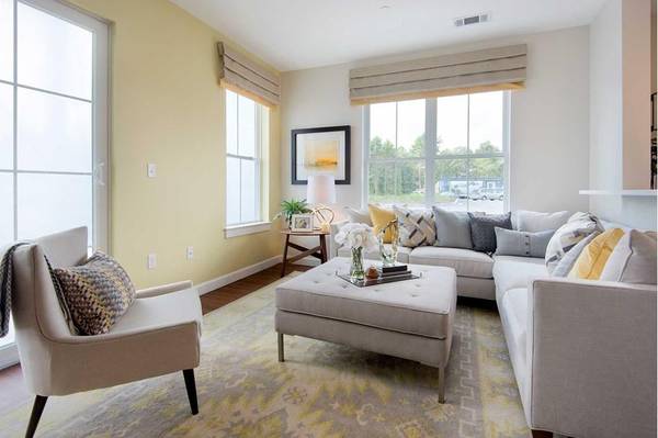 $2,599 / 1br - 1010ft2 - Tile backsplash, Under cabinet lighting, Built-in desk63699215298305122
