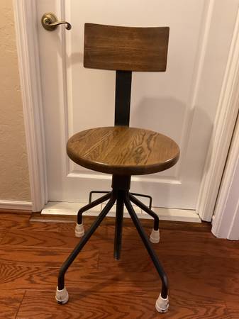 Adjustable industrial screw stool 1