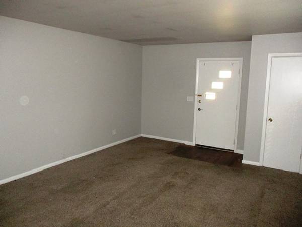 $1,165 / 2br - 2 Bedroom in Duplex (224 Robinhood)63897747252610123