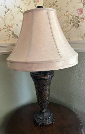 Table lamp w/shade 1