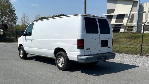 2005 Ford E150 - Photo 4
