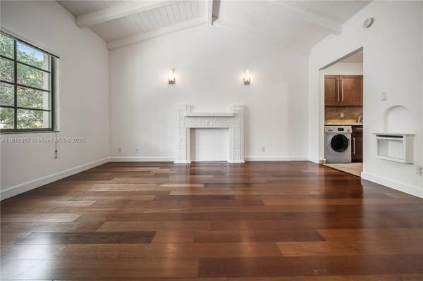 $2,850 / 1br - 526ft2 - Be Charmed By this Spanish 1/1 with a Beautiful Vaulted Ceiling! (Harriet Court- South Beach)64001846229250122