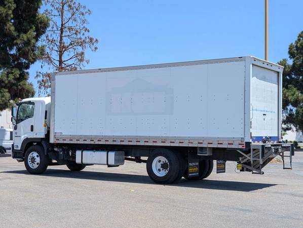 2018 Isuzu FTR 24FT - Photo 5