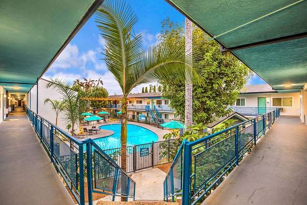 $1,725 / 395ft2 - BBQ/Picnic Area, Large Closets, Air Conditioner64035739424002124