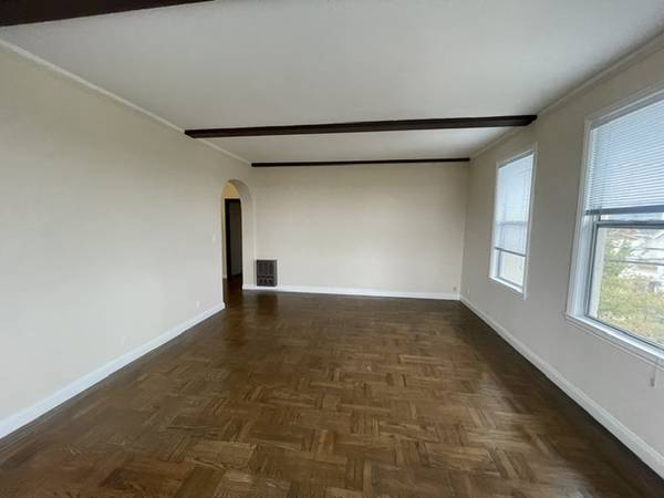 Spacious & Charming 1-Bedroom Apartment in Oakland’s Desirable Grand L 1