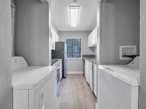 $1,999 / 2 habitaciones - 872 pies² - en Palmdale CA, Bañera/duchas, 2 habitaciones (38300 30th Street East , Palmdale, CA)63700919952769120