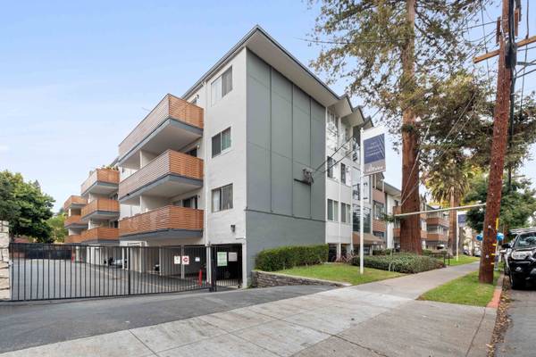 $3,401 / 2br - 875ft2 - Swimming Pool, Recycling Center, Private Balcony (redwood city)63682779231617121