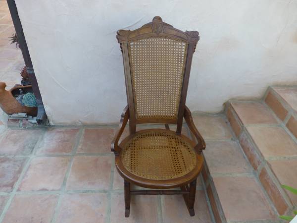 Rocking Chair / Walnut Wood / Antique / Early 1900's 1