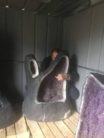 Brazilian  amethyst  collector  moving 1