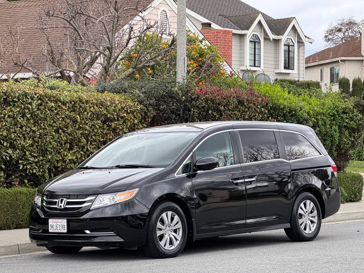 2016 Honda Odyssey EX-L w/ DVD ~ 49.000 miles, 1 owner, immaculate