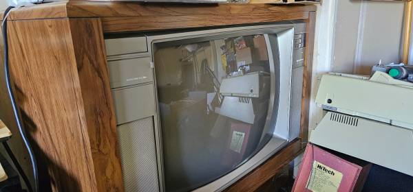 Magnavox Vintage Console Color  TV 1