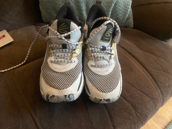 Basketball sneakers 1