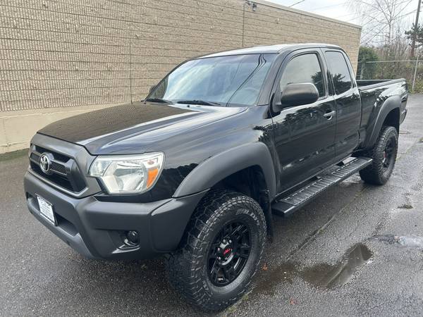 2015 Toyota Tacoma Access Cab SR5 4WD --5speed Manual, Lifted, Clean-- 1