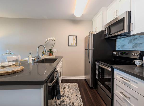 $2,495 / 1br - 1 FREE MTH | Comfortable Social Lounge - Fully Updated Kitchen (Hillcrest)63865814726915122