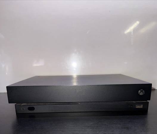 Xbox One X 1
