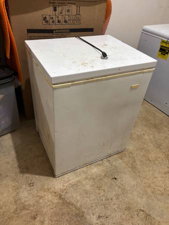 Chest freezer small 1