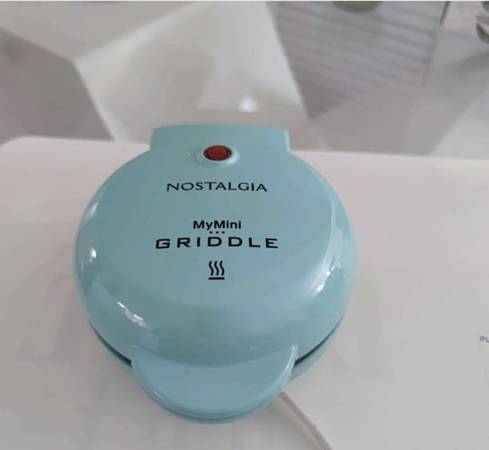 MyMini 19.6 sq. in. Aqua Personal Electric Griddle 1