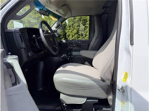 2021 Chevrolet Express 2500 - Photo 14