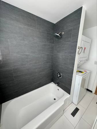 $1,900 / 1 habitación - 650 pies² - Instalaciones de lavandería, Internet de alta velocidad, pisos de madera dura (1646 N Harvard Blvd, Los Ángeles, CA)63857623136001121