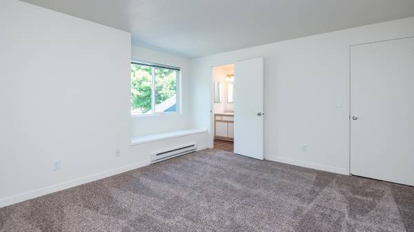 $2,297 / 2br - 1096ft2 - For the best location in Tigard, look no further! (Tigard - Fanno Creek Park)63956785981570121