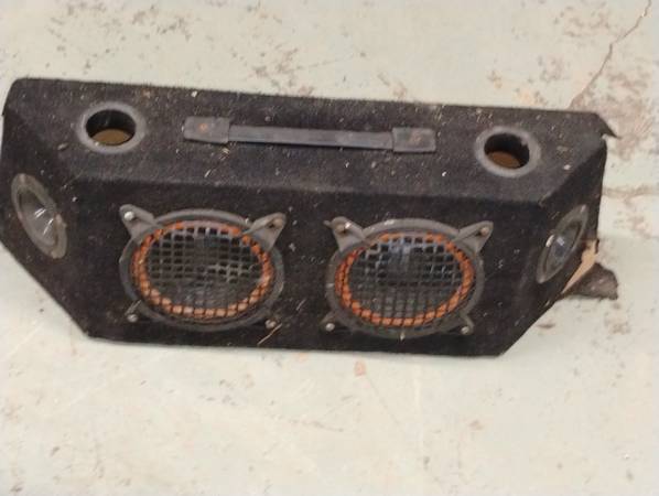 Car speakers cabinet. Two 6" speakers 1