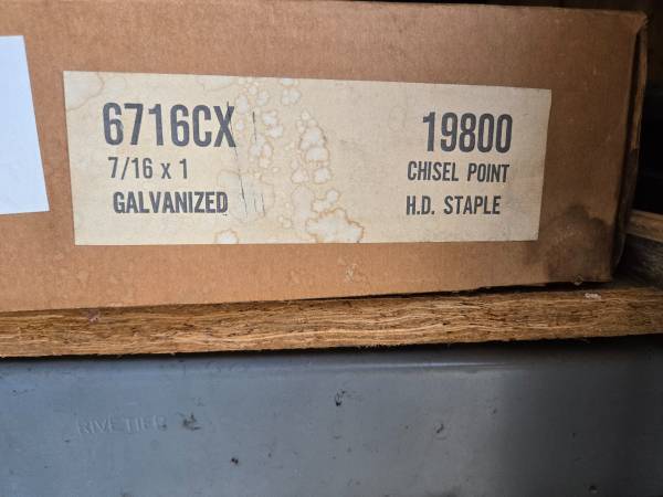 7/16 crown staples 1