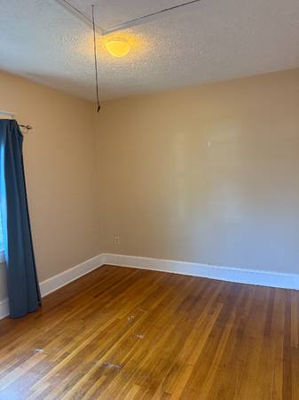 $3250.00 / 4br - 2200ft2 - Charming and spacious bungalow perfectly located in the heart of downt63896039188098124