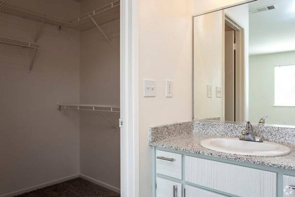 $1,845 / 2br - 998ft2 - ADA Accessible Units Available, Well-Appointed Baths, Security Alarm (Located in Northwest Fresno, Fig Garden loop district.)63798509591553122