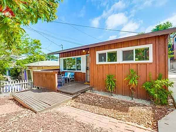 $1,050 / 2br - 🖤This charming detached 2-bedroom, 1-bathroom home🖤 (San Diego, CA)63847865304065120