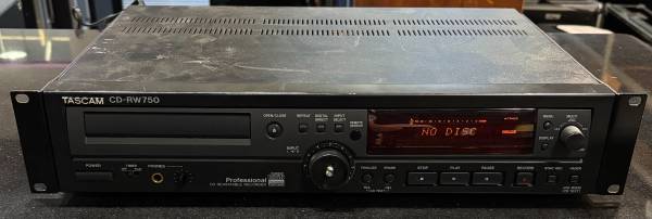 Tascam CD-RW750 CD Player and Recorder 1
