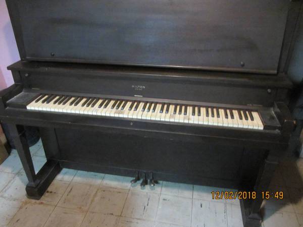 Upright Piano 1