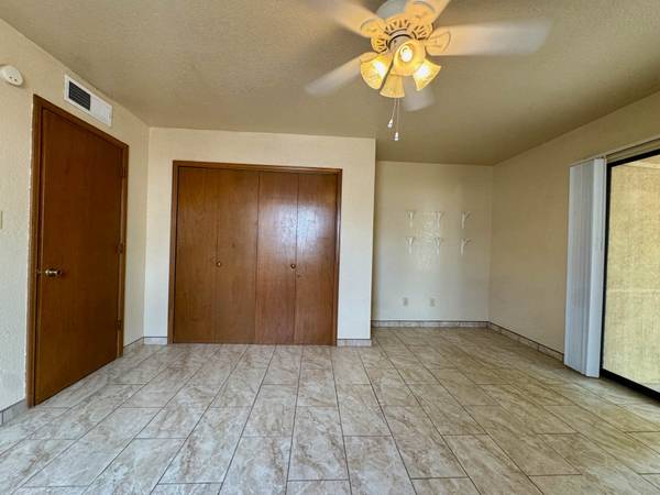 $1,200 / 1br - 900ft2 - Clean townhouse with big yard, lots of light (Las cruces)64047885672451123