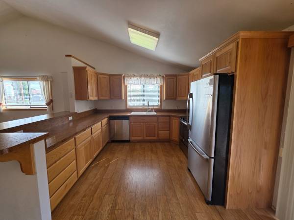 $1,800 / 2br - 1300ft2 - Condominio con vistas al estanque (1190 Pine Street #A, Hamilton, MT)63656994191107124