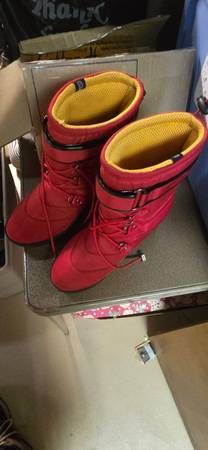 Womens boots size 6-7 1