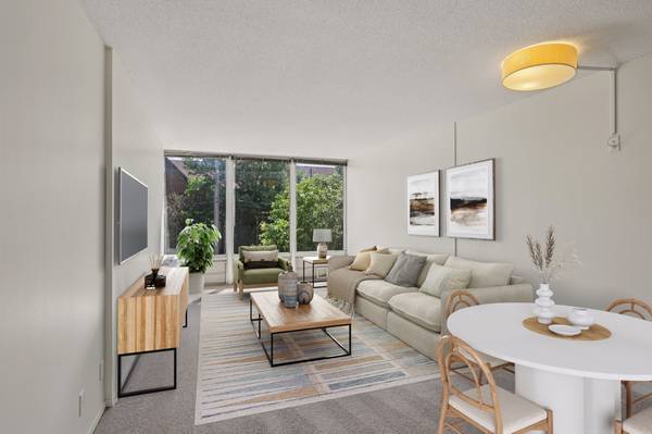 $1,345 / 1br - 750ft2 - NEWLY RENOVATED, TOP FLOOR: $500 off 1st mo. if lease starts by 11/1! (Prospect Park, Minneapolis)64003962094979123
