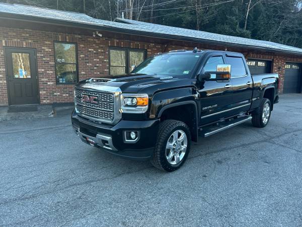 2019 GMC Sierra 2500HD Denali Crew Cab 4WD 1