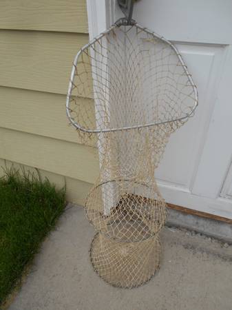 Collapsible Wire Fishing Basket 1