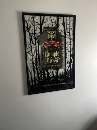 Mirrored Rumple Minze Picture 1