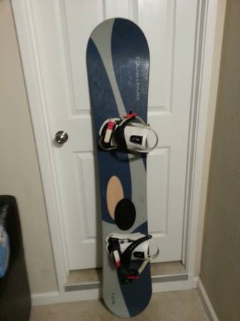 Decathlon 165cm Snowboard and bindings 1