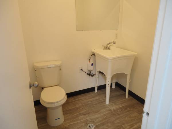 $2,645 / 1875ft2 - 1875 SF warehouse at Park 219 - available now! (Hillsboro)63777071735299123