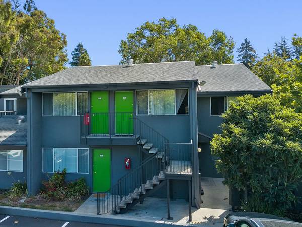 1 2BD 1BA, Package Receiving, Stainless Appliances 1