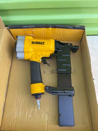 Dewalt Pneumatic 1" Crown Stapler 1