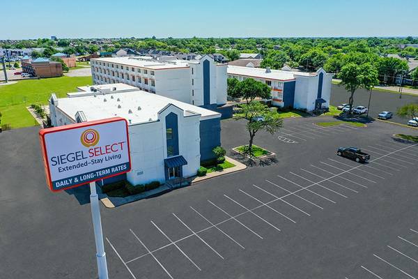 Studio, Air Conditioning, Free Premium Cable TV 1