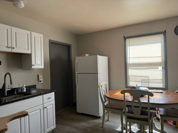 $995 / 1br - Private Bedroom in a shared apartment (Highwood)64010165217283122