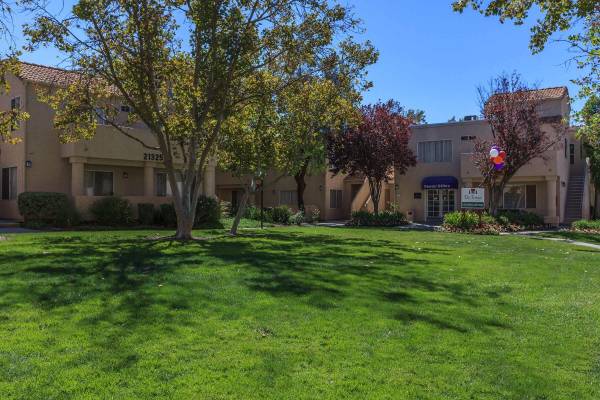 $2,129 / 1br - 624ft2 - Patio Privada, Santa Clarita CA, 1/BA 1/BA (Santa Clarita)63869888633601120