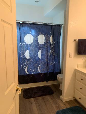 $950 / 1br - Habitación linda con balcón (condado de Napa)63833988153603124