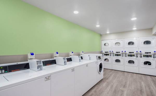 $469 / 1br - Alternativa a apartamento: ¡Sin depósito e incluido todo! (991 E Lake St, Addison, IL)63918415825538122